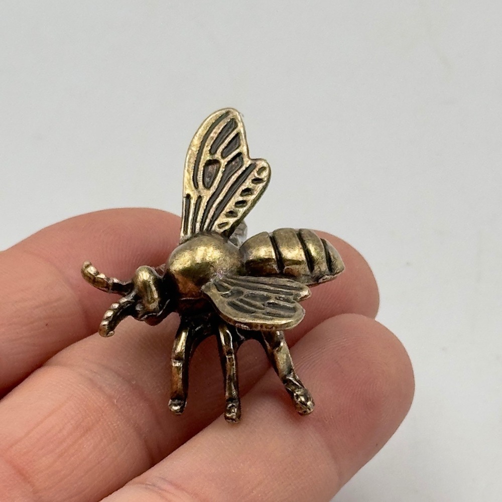 BG5-miniature brass tone metal Bee insect flying animal figurine